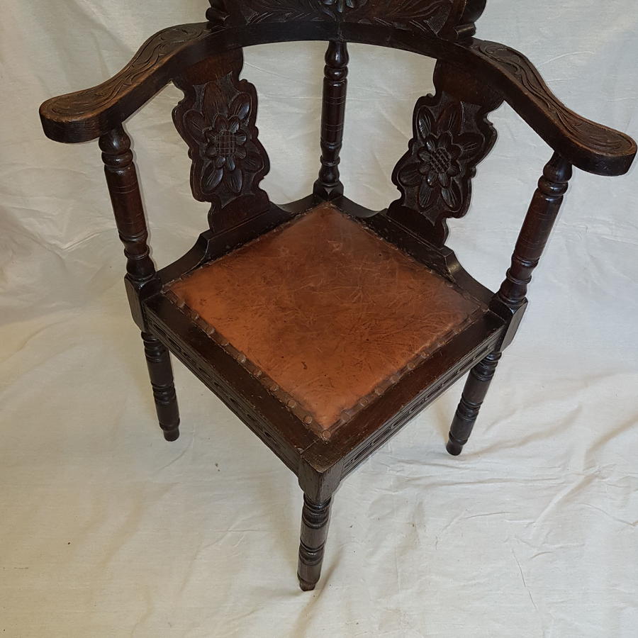 Victorian carved oak corner chair