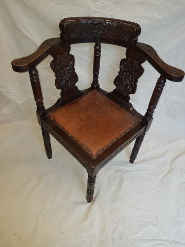 Victorian carved oak corner chair